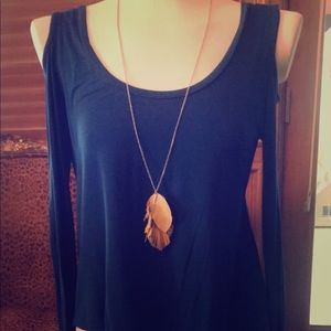 Sweet Peekaboo Sleeve Top!🌼